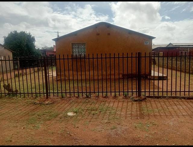 2 BEDROOM HOUSE FOR SALE IN MABOPANE UNIT C